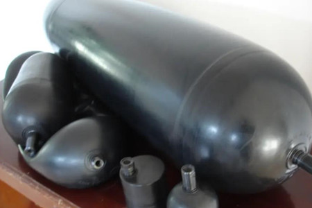 管路式蓄能器和纏繞式蓄能器區(qū)別在哪？