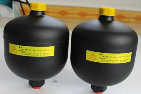 活塞式蓄能器操作時應該需要注意幾點事項？